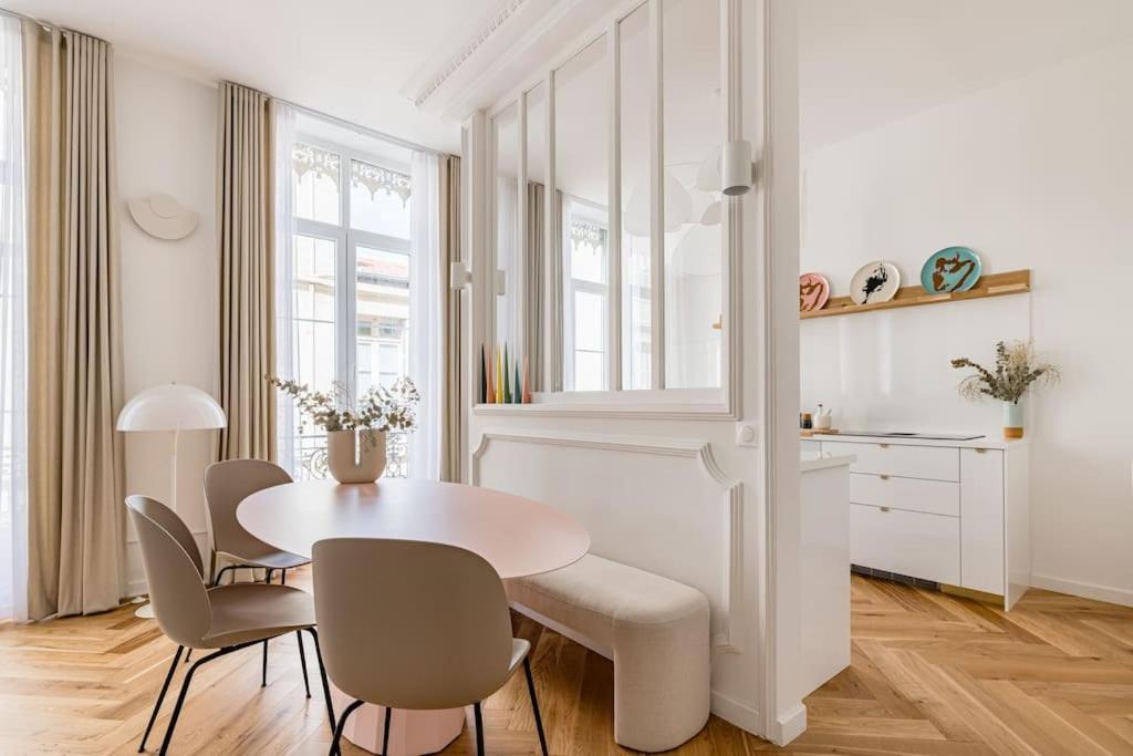 Beige Hospitalite - Apotheose Luxueux- 3 Chambres - Parking Prive Сент-Этьен Экстерьер фото