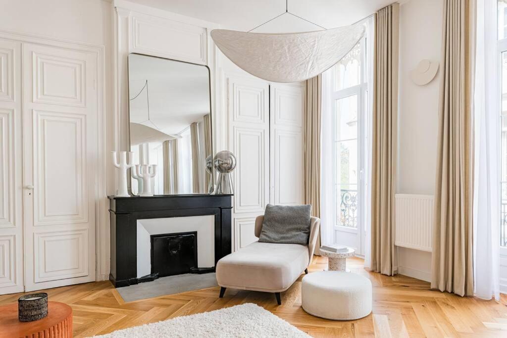 Beige Hospitalite - Apotheose Luxueux- 3 Chambres - Parking Prive Сент-Этьен Экстерьер фото